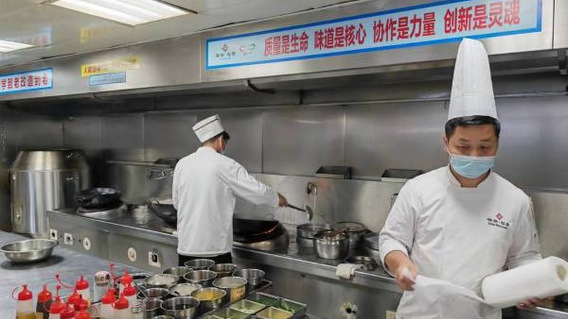 在选择供应链代理时，首先要关注其资质。以下是一些重要的评估指标：